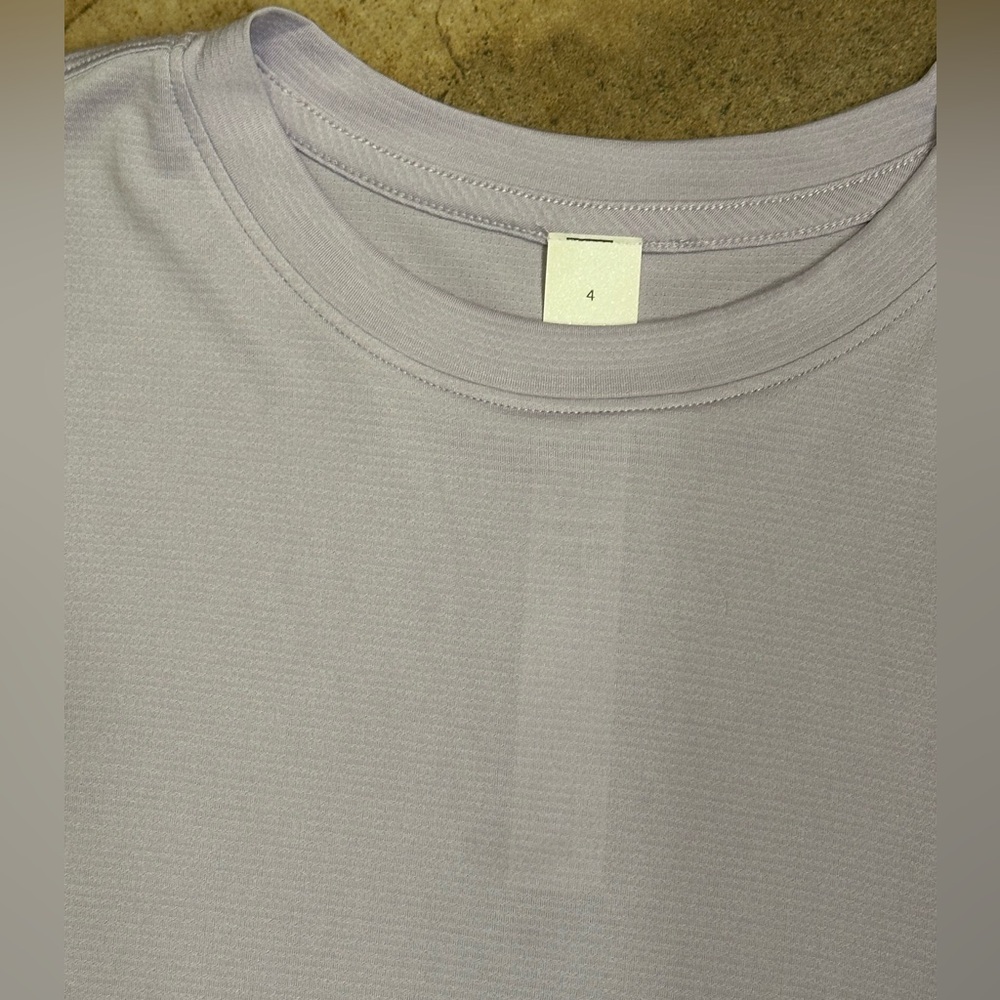 💫Lululemon Women’s Ultralight Waist-Length Tee, Light Purple, NEVER WORN! Size 4 - Picture 4 of 11